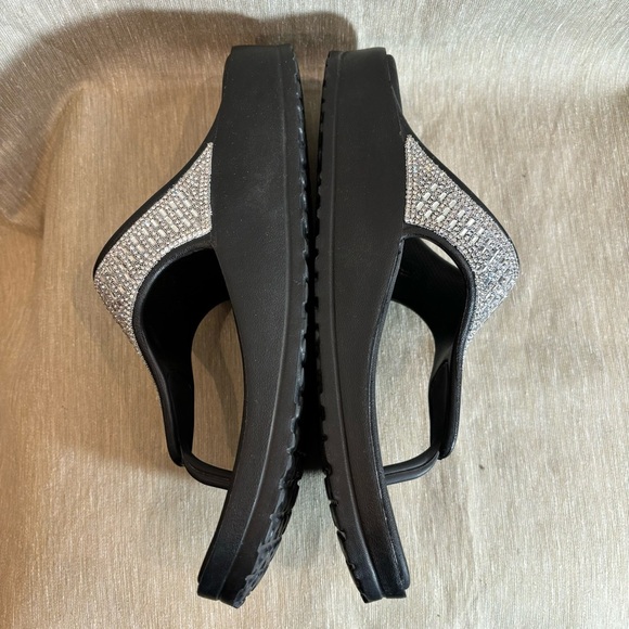 SKECHERS Sz 11 Cali Rhinestone Faux Diamond Luxe  Foam Slip On Toe Post Sandals - Picture 5 of 9